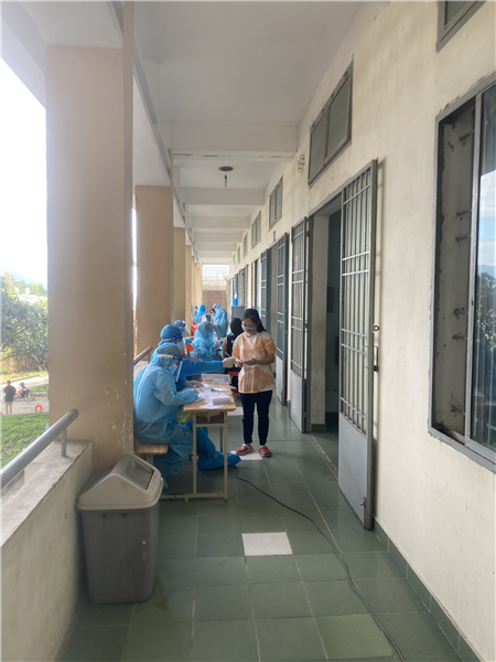 Tổ chức tiêm vaccine phòng Covid-19 cho sinh viên nội trú Trường ĐH Nha Trang