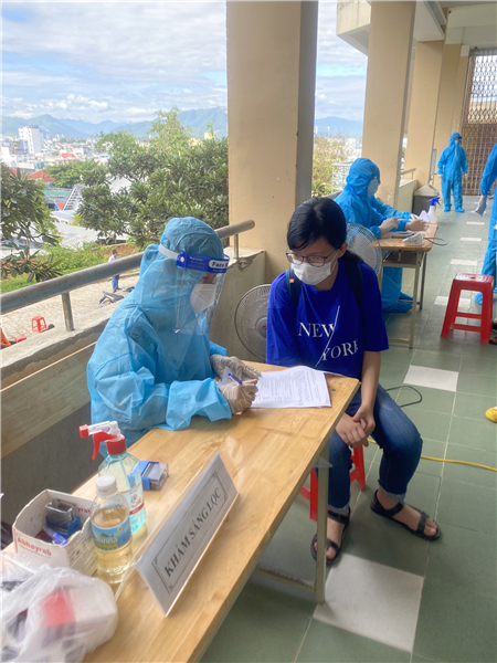 Tổ chức tiêm vaccine phòng Covid-19 cho sinh viên nội trú Trường ĐH Nha Trang